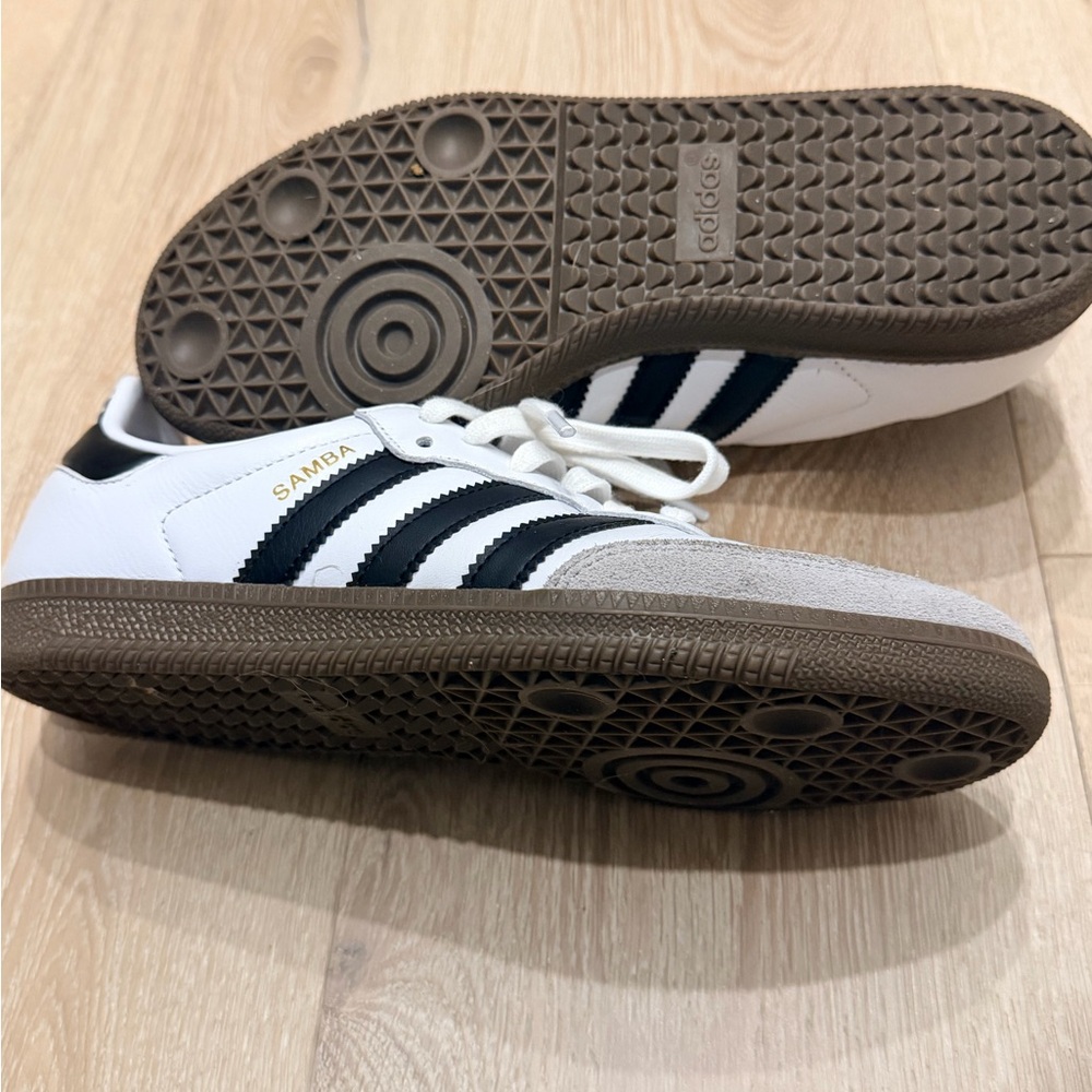 Adidas White and Black Samba Sneakers 8 Like New - Picture 2 of 5